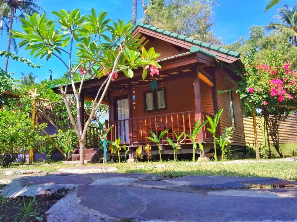 Oasi Bungalows Hotel Gili Air Exterior foto